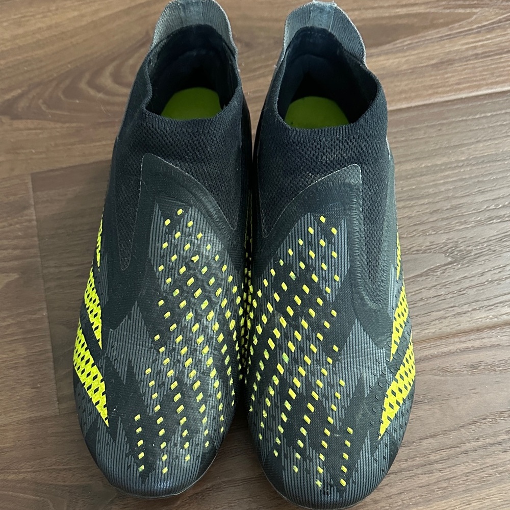 Adidas predator laceless soccer cleats